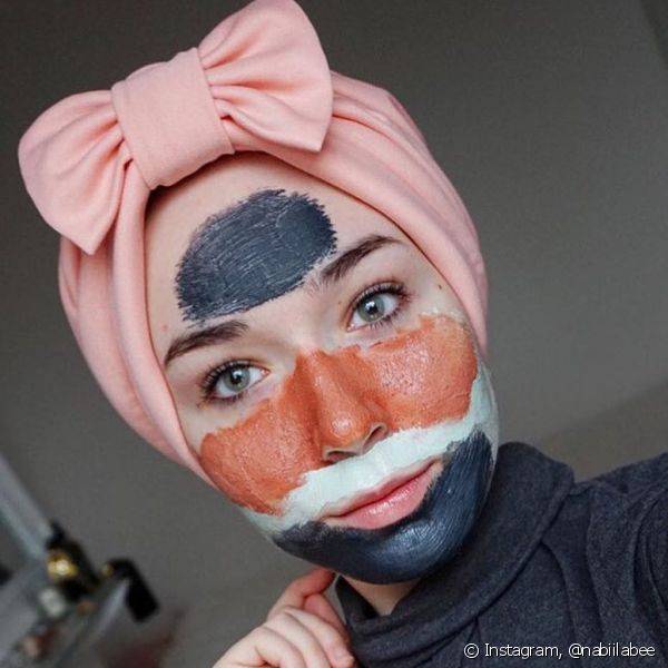 Acess?rios deixam a selfie com m?scar facial ainda mais divertida (Foto: Instagram @nabiilabee)